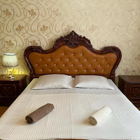 Guest House Levan II Dadiani Zugdidi ภายนอก รูปภาพ