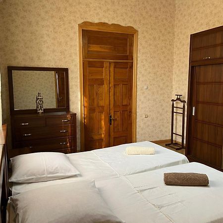 Guest House Levan II Dadiani Zugdidi ภายนอก รูปภาพ