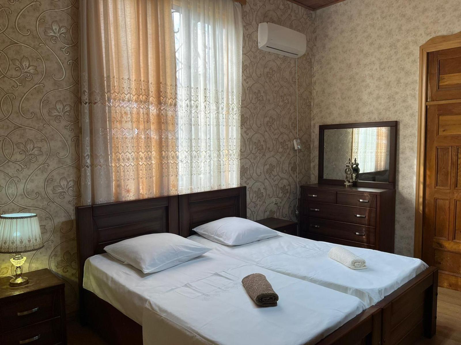 Guest House Levan II Dadiani Zugdidi ภายนอก รูปภาพ