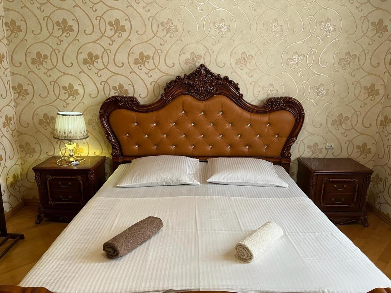 Guest House Levan II Dadiani Zugdidi ภายนอก รูปภาพ