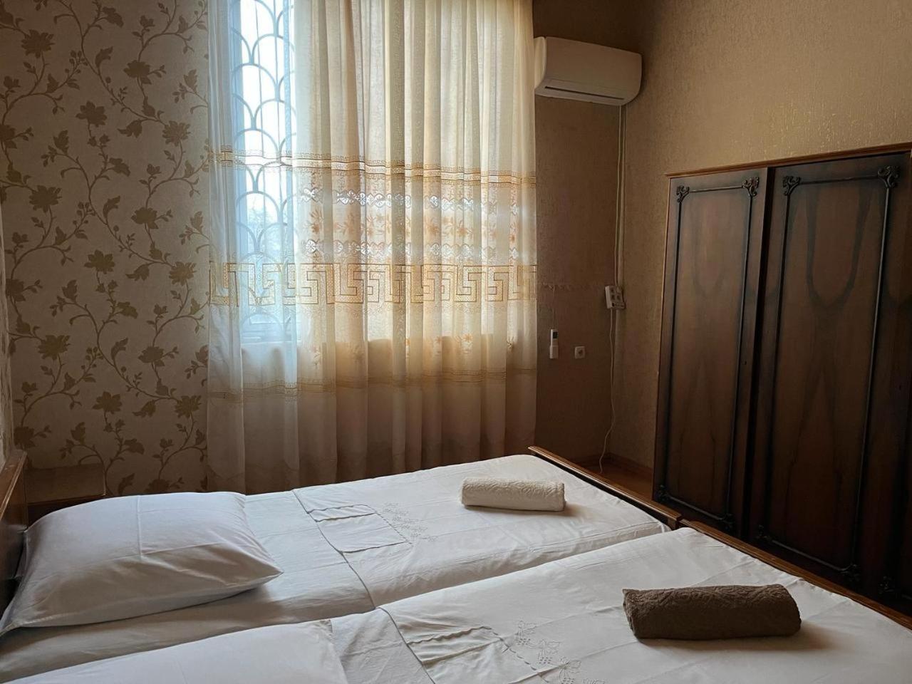 Guest House Levan II Dadiani Zugdidi ภายนอก รูปภาพ