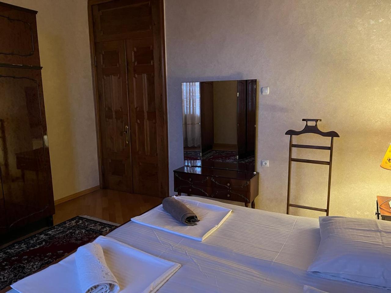 Guest House Levan II Dadiani Zugdidi ภายนอก รูปภาพ