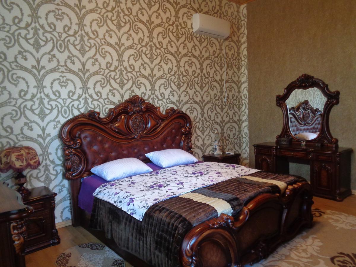 Guest House Levan II Dadiani Zugdidi ภายนอก รูปภาพ