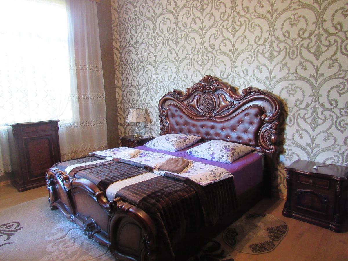 Guest House Levan II Dadiani Zugdidi ภายนอก รูปภาพ