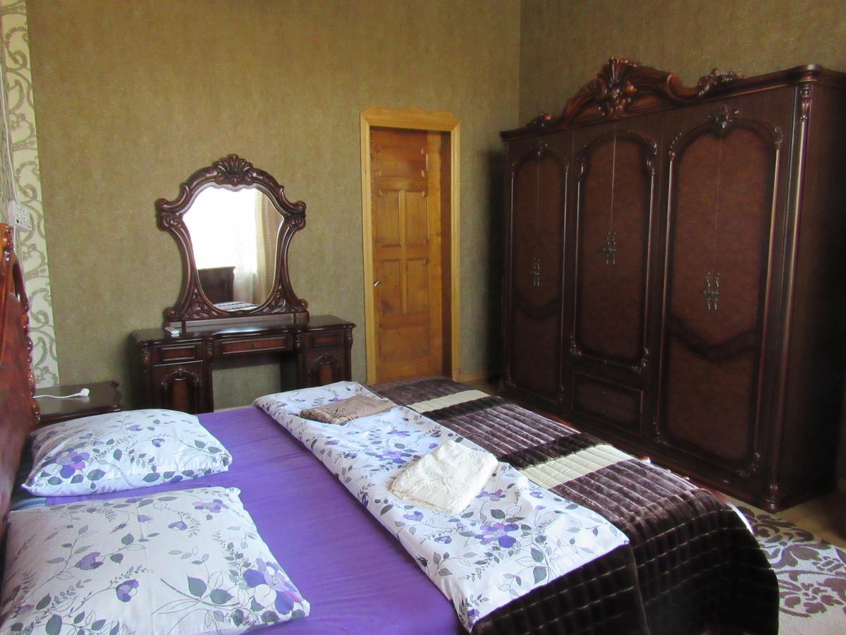 Guest House Levan II Dadiani Zugdidi ภายนอก รูปภาพ